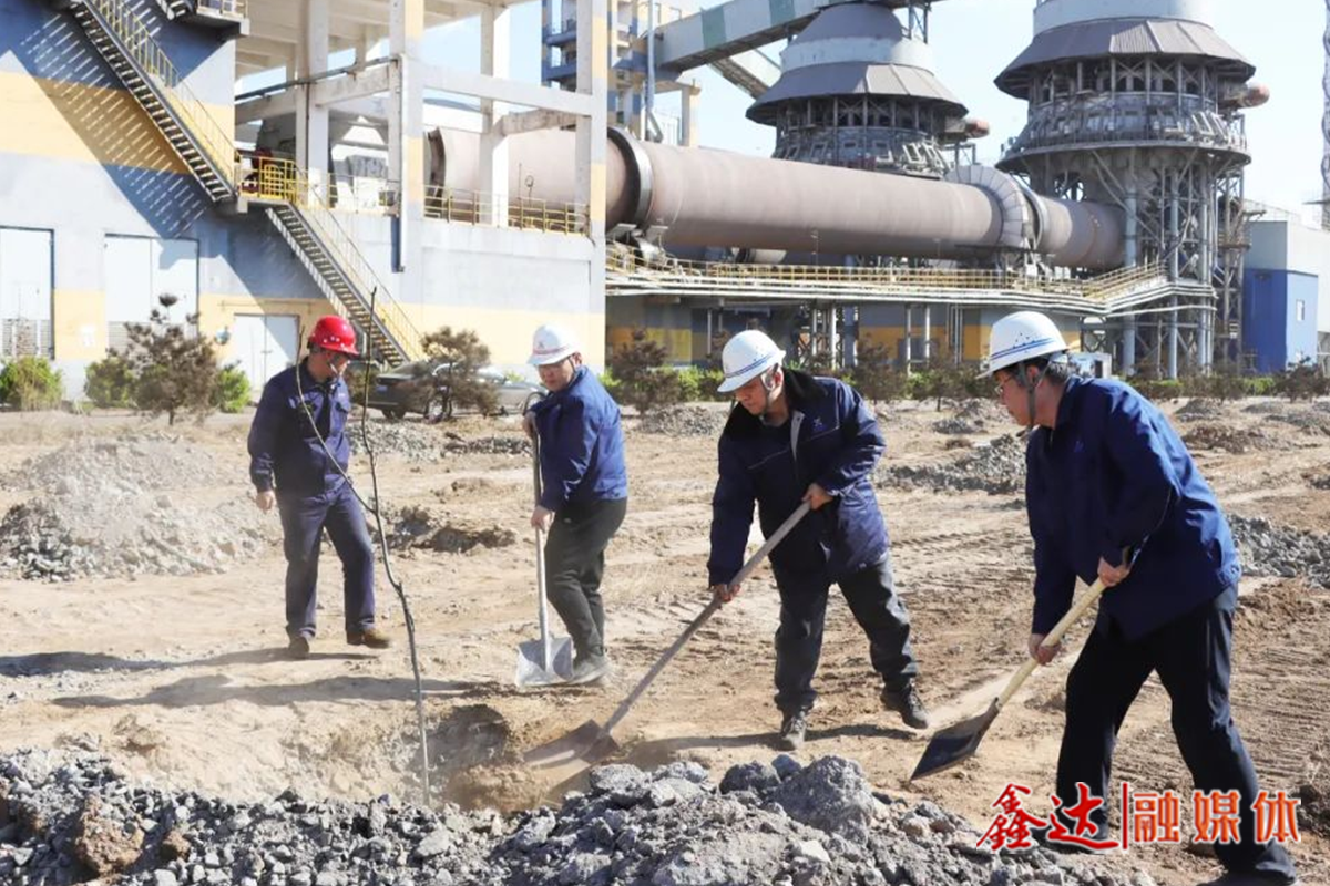 春风催新绿！鑫达原料厂开展植树活动，厚植绿色发展底韵！